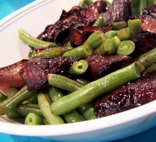 American Green Beans and Roasted Red Onions Appetizer