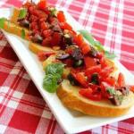 Spanish Lids of Bread with Tomato Appetizer