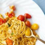 American Spaghetti with Ricotta Cheese and Tomatoes Appetizer