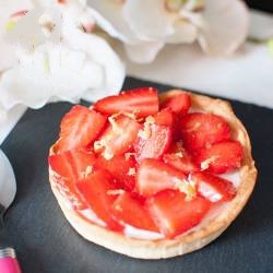 American Tartlet with Strawberries and Mascarpone Cheese in the Lemon Dessert