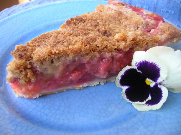 American Strawberry Rhubarb Streusel Pie Dinner