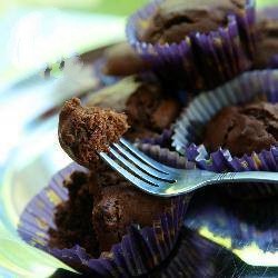 Canadian Chocolate Cakes with Raisins Dessert