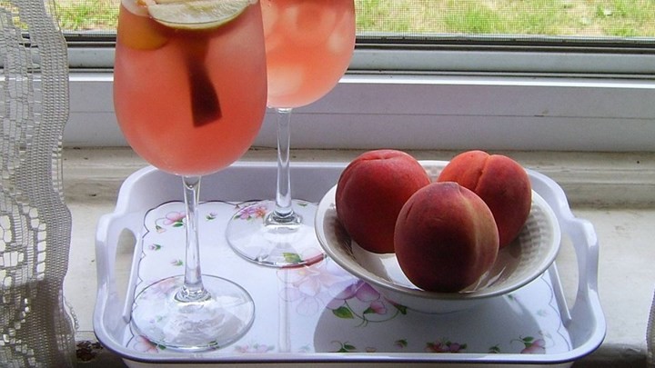 American White Peach Sangria Recipe Appetizer