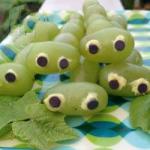 Australian Brochettes of Grapes in the Form of Worm Dessert
