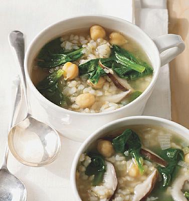 British Hearty Spinach and Chickpea Soup Soup