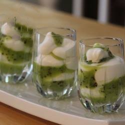 American Fool of Kiwi Dessert