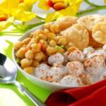 Indian Singhara Atte Ki Paapri Chaat Appetizer