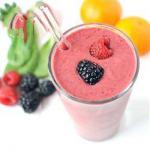 American Healthy Berry Smoothie with Spinach Appetizer