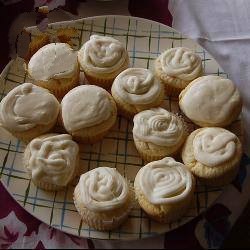 American Cupcakes of Lemon with Buttercream Dessert