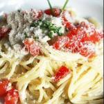 American Spaghetti to the Cream Mushrooms and Fresh Tomato Dinner