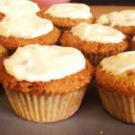 American Cupcakes of Carrot with Cream Cheese Coverage Dessert