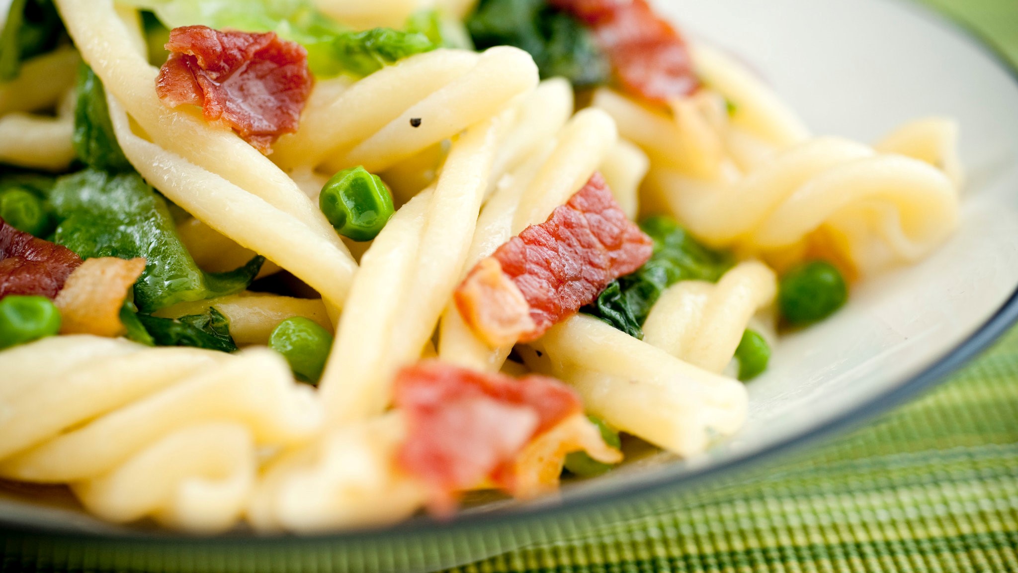 American Pasta With Peas Prosciutto and Lettuce Recipe Dinner