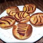 American Tartlets with Plums Dessert