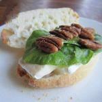 Sandwich with Brie Spinach Pecans and Honey recipe