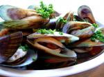 American Mussels in White Wine Sauce mejillones a La Marinara Dinner