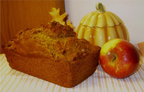 American Autumn Pumpkin Apple Cider Bread Dessert