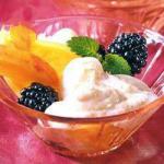 American Mulberry and Lychee with Yoghurt Sauce Dessert