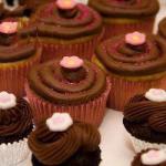 American Chocolate Cupcakes with Flowers of Fondant Dessert