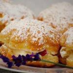 American Airy Pastries with a Foam Filling Dessert