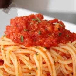 American Spaghetti in Tomato Sauce with Sweet Cipolletta Appetizer