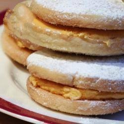 American Cookies Filled with Vanilla Dessert