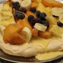 British Merengue with Sabayon Crispy and Fruit Dessert