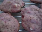 American White Chocolate Chip and Strawberry Cookies Dessert