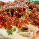 American Tagliatelle with Tomato Sauce and Sausage Appetizer