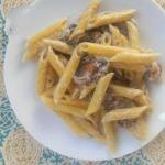 American Noodles with Cheese Sauce and Mushroom Dinner