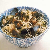 Italian Spaghetti with Mussels and White Wine Dinner