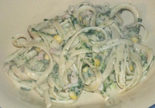 American Creamy Bacon and Spinach Fettuccine Dinner