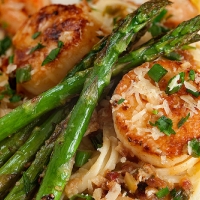 American Scallops and Asparagus with Fettuccine Dinner