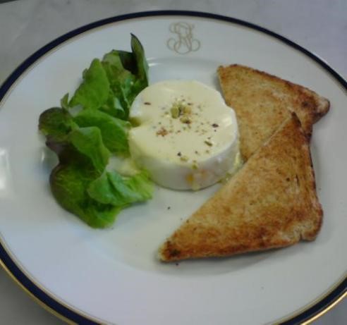 French Eufs En Meurette Appetizer