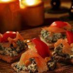 American Crispbread with Spinach and Smoked Salmon Dinner