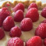 American Tart with Raspberries and Vanilla Cream Dessert