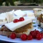 Australian Sandwich with Rhubarb and Goat Cheese Appetizer