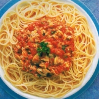 Italian Spaghetti and Tomato Clam Sauce Dinner