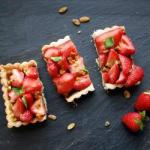 Tart with Strawberries and Pistachios recipe