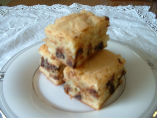 American Rich White Chocolate Blondies Dessert