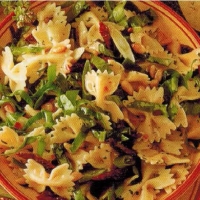 Farfalle Salad With Sun-dried Tomatoes And Spinach recipe