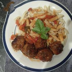 Canadian Pasta with Minced Meat in Tomato Sauce Dinner