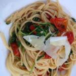 American Spaghetti with Arugula and Tomatoes Appetizer