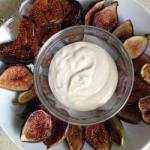 Grilled Figs with Cream of Cashew Nuts recipe