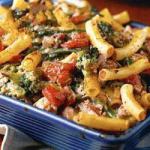 Gratin of Pasta with Minced Meat of Turkeys Onions Tomatoes Green Beans and Broccoli recipe