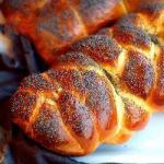Israeli/Jewish Bread Challah with Poppy Seeds Appetizer