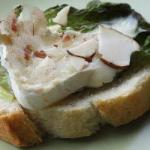 British Toast of Brie to Almonds Appetizer
