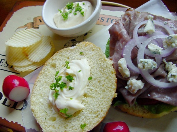 Australian Roast Beef and Blue Cheese Sandwich Dinner