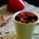 American Mulled Wine with Apple Appetizer