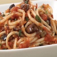Italian Spaghetti with Spicy Tomato Sauce Dinner