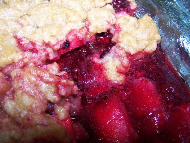 American Blackberry and Apple Crisp Dessert